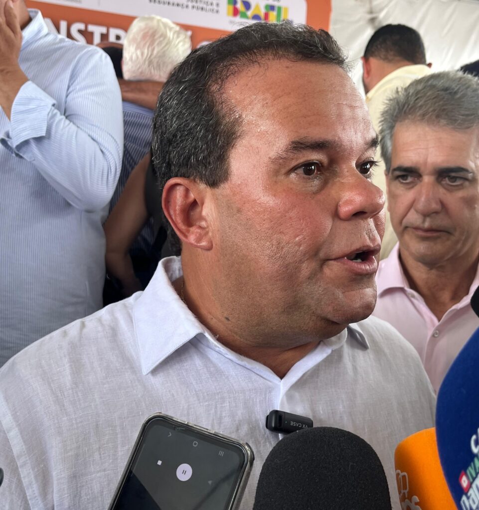 Possível aliança com Ronaldo será conduzida por Jerônimo após viagem internacional, diz governador em exercício